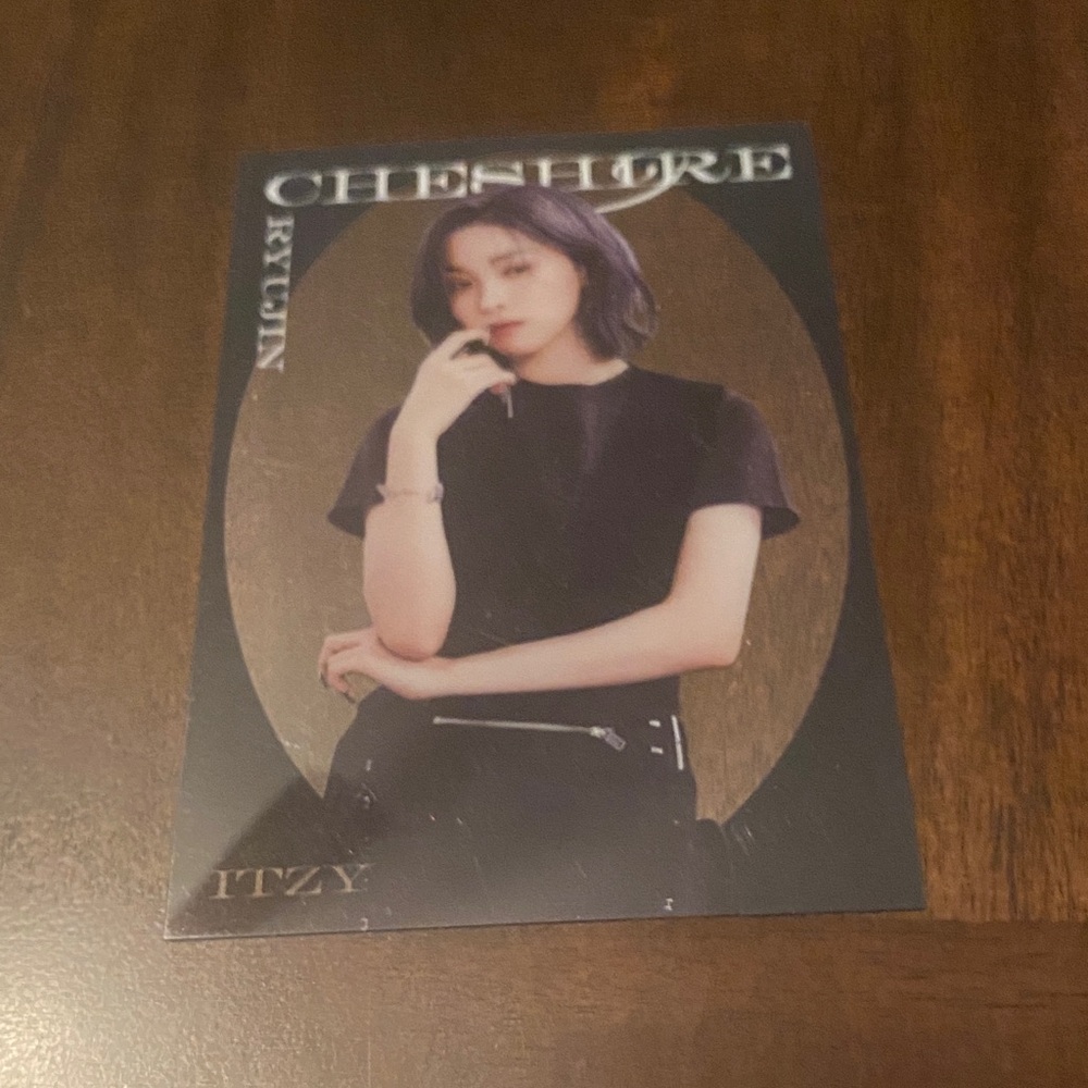 ITZY Cheshire Ryunjin Clear Card Postcard